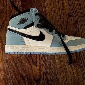 Boys 2, Air Jordans; UNC